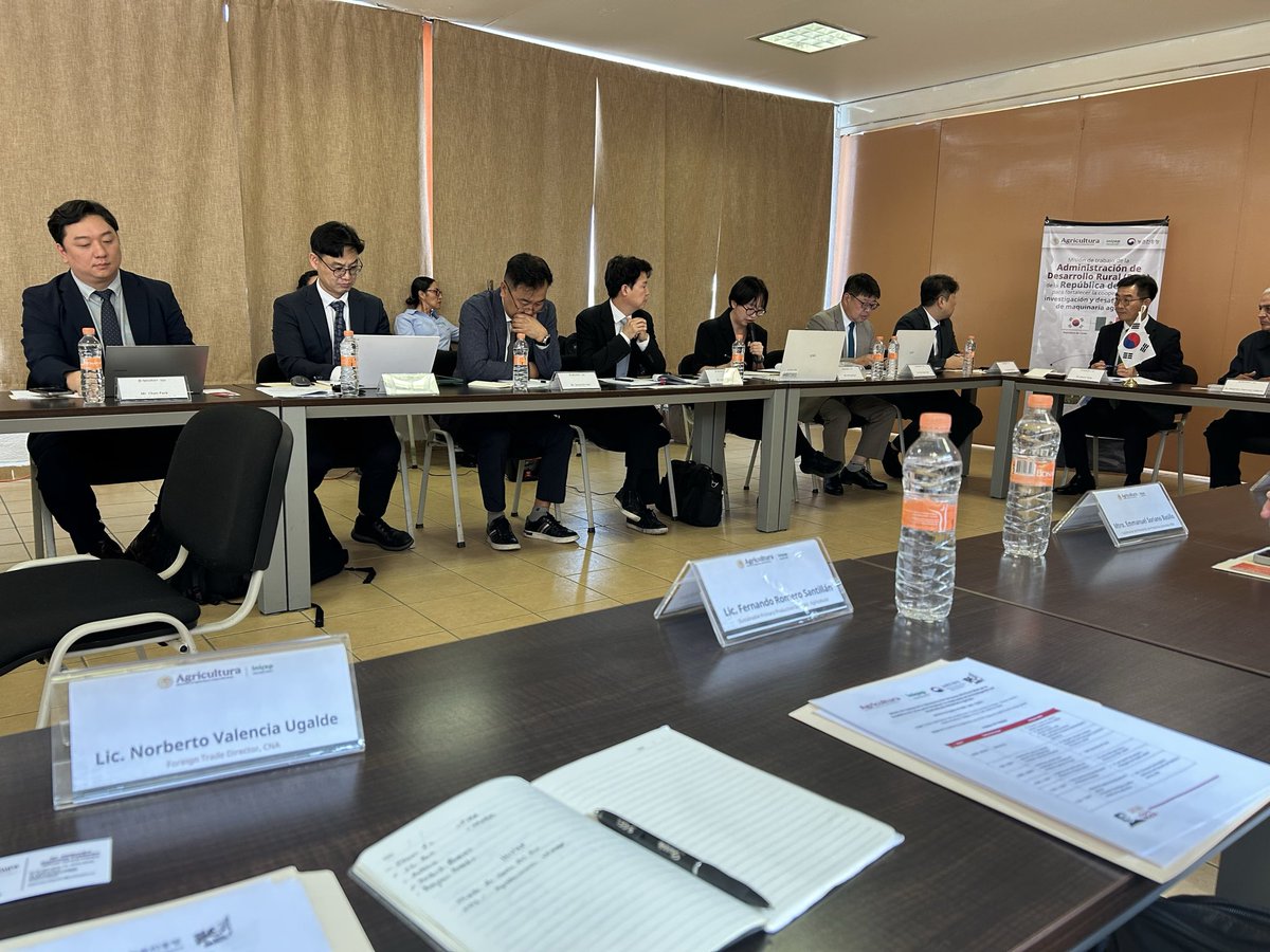 NorbertoValU's tweet photo. En el Campo Experimental del Valle de 🇲🇽 del #INIFAP, @CNAgropecuario participamos en una reunión de trabajo ➗ @Agricultura_mex , INIFAP y @FIRA_Mexico, c/una misión de la Administración de Desarrollo Rural (RDA) 🇰🇷, p fortalecer la cooperación en🔬y desarrollo de 🚜 agrícola🌽 https://t.co/A3qPMxnvRN