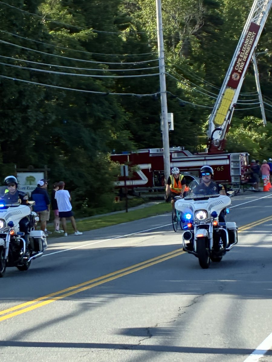 ccemaready's tweet photo. Last Saturday, our Community Emergency Response Team (CERT), along with Sagadahoc County CERT, assisted Cape Elizabeth EMA with the Beach to Beacon Race. Our teams helped ensure the safety of over 6,000 runners and 10,000 visitors for the largest race in Maine! Great work CERT! https://t.co/wZpZ3QhySw