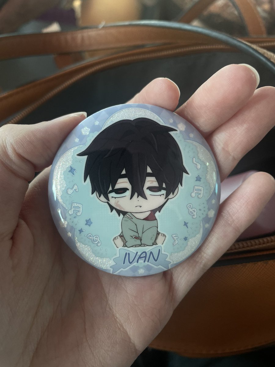 cryeilish_'s tweet photo. i just spent 53€ on alien stage blind boxes and didn't get till (though i did get an ivan badge) (i got hyuna and sua) https://t.co/bN3dCylhP5