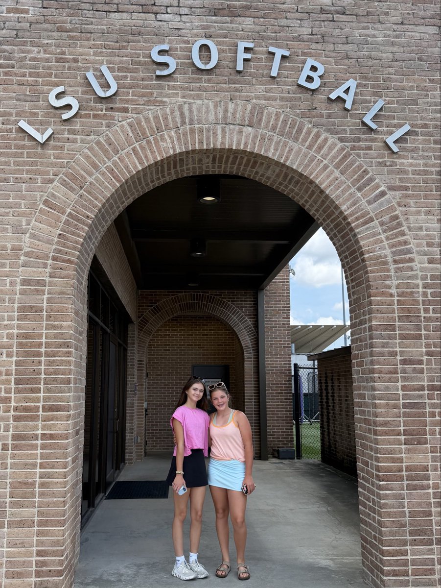 JaceySmith2030's tweet photo. Tournament weekends are about more than softball—they're opportunities to explore college campuses &amp; sports history.
Loved visiting LSU &amp; touring the Marucci campus. Grateful for these experiences and the time spent making memories with amazing teammates! 🥎#GeauxTigers
#Marucci https://t.co/zPlYtnrU2f