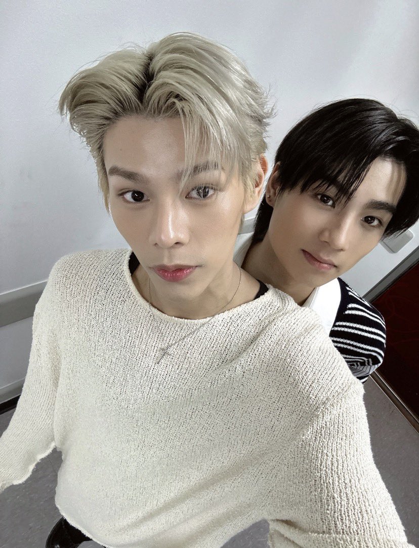 MN_TO_TREND's tweet photo. พี่แอดอีกามาแจ้งว่า The Crow Club Q5 เลิกกองแล้วน้า🐦‍⬛🖤

วันนี้เป็นอีกวันที่มิ้ลนิวเยียร์เก่งมาก ๆ ขอบคุณที่ทุ่มเทและตั้งใจกับทุกฉาก ทุกช่วงเวลาของการถ่ายทำ เชื่อว่าความเหนื่อยของวันนี้จะกลายเป็นผลงานที่มีคุณค่าสำหรับแฟน ๆ อย่างแน่นอนคั๊บ

กลับบ้านปลอดภัย พักผ่อนให้เต็มที่ ขอให้คืนนี้ได้นอนหลับสบาย ตื่นมาพร้อมพลังดี ๆ น้าขอบคุณที่เหนื่อยเพื่อผลงานดี ๆ ให้พวกเราเสมอ 🫶🏻🤍

ᴛʜᴀɴᴋ ʏᴏᴜ ꜰᴏʀ ᴡᴏʀᴋɪɴɢ ꜱᴏ ʜᴀʀᴅ ᴛᴏ ᴄʀᴇᴀᴛᴇ ꜱᴏᴍᴇᴛʜɪɴɢ ᴡᴇ ᴄᴀɴ’ᴛ ᴡᴀɪᴛ ᴛᴏ ᴡᴀᴛᴄʜ. 🫶🏻🤍

The Crow Club Q5
#อีกาสมาคมQ5