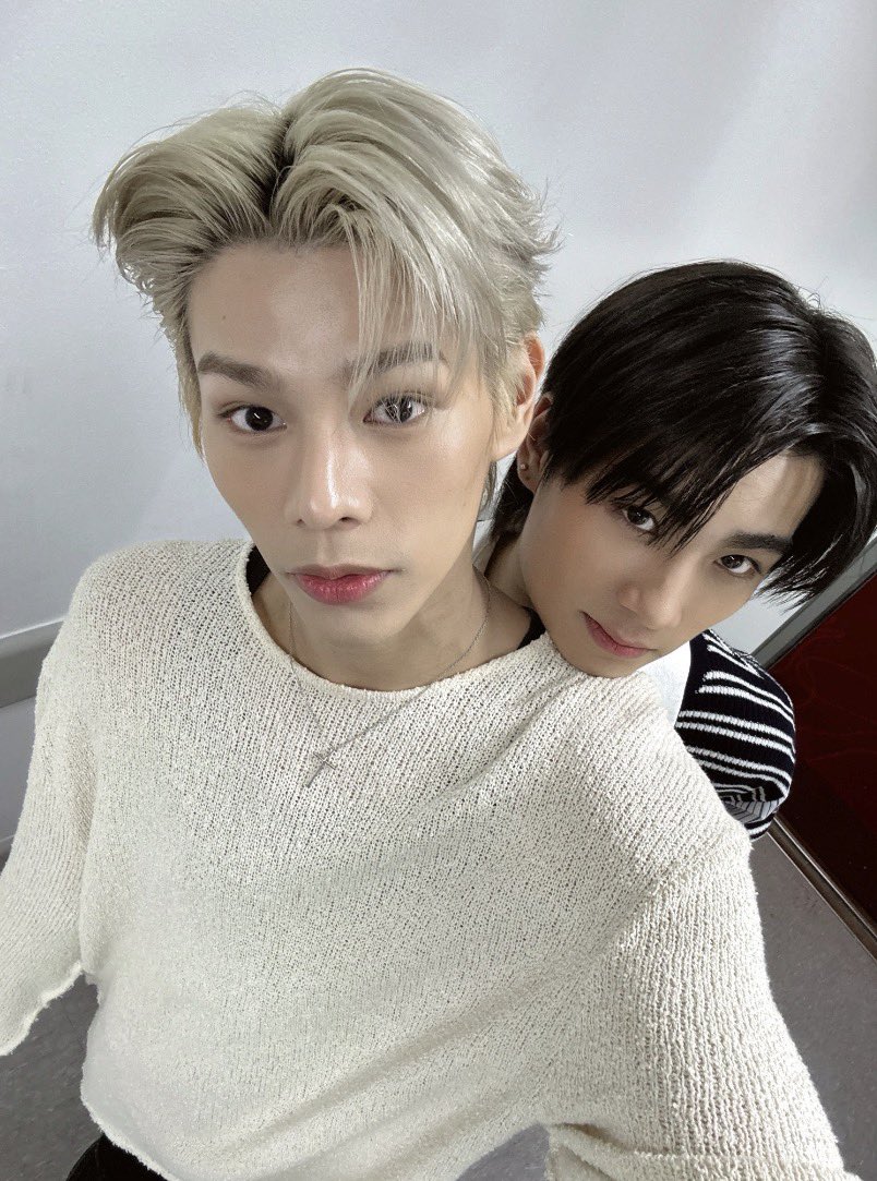 MN_TO_TREND's tweet photo. พี่แอดอีกามาแจ้งว่า The Crow Club Q5 เลิกกองแล้วน้า🐦‍⬛🖤

วันนี้เป็นอีกวันที่มิ้ลนิวเยียร์เก่งมาก ๆ ขอบคุณที่ทุ่มเทและตั้งใจกับทุกฉาก ทุกช่วงเวลาของการถ่ายทำ เชื่อว่าความเหนื่อยของวันนี้จะกลายเป็นผลงานที่มีคุณค่าสำหรับแฟน ๆ อย่างแน่นอนคั๊บ

กลับบ้านปลอดภัย พักผ่อนให้เต็มที่ ขอให้คืนนี้ได้นอนหลับสบาย ตื่นมาพร้อมพลังดี ๆ น้าขอบคุณที่เหนื่อยเพื่อผลงานดี ๆ ให้พวกเราเสมอ 🫶🏻🤍

ᴛʜᴀɴᴋ ʏᴏᴜ ꜰᴏʀ ᴡᴏʀᴋɪɴɢ ꜱᴏ ʜᴀʀᴅ ᴛᴏ ᴄʀᴇᴀᴛᴇ ꜱᴏᴍᴇᴛʜɪɴɢ ᴡᴇ ᴄᴀɴ’ᴛ ᴡᴀɪᴛ ᴛᴏ ᴡᴀᴛᴄʜ. 🫶🏻🤍

The Crow Club Q5
#อีกาสมาคมQ5