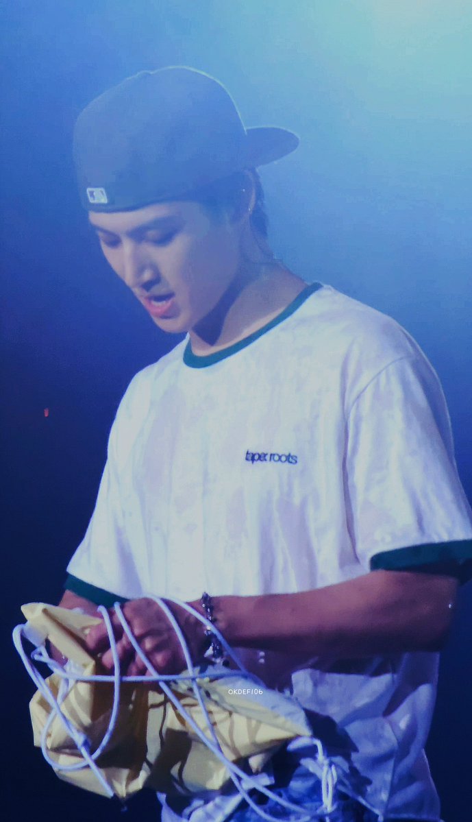 OKDEF106's tweet photo. Encore Day2 - snap 

What's in your bag? @defjaybkr
#JAYB #제이비 
#2026tape_roots_bkk https://t.co/5ir6Aksapb