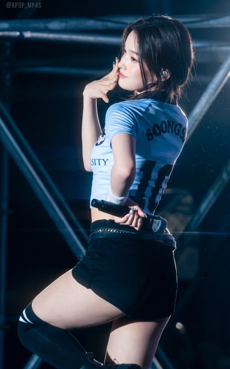 miiv0xo's tweet photo. iroha🥵 https://t.co/jYteWax6yb