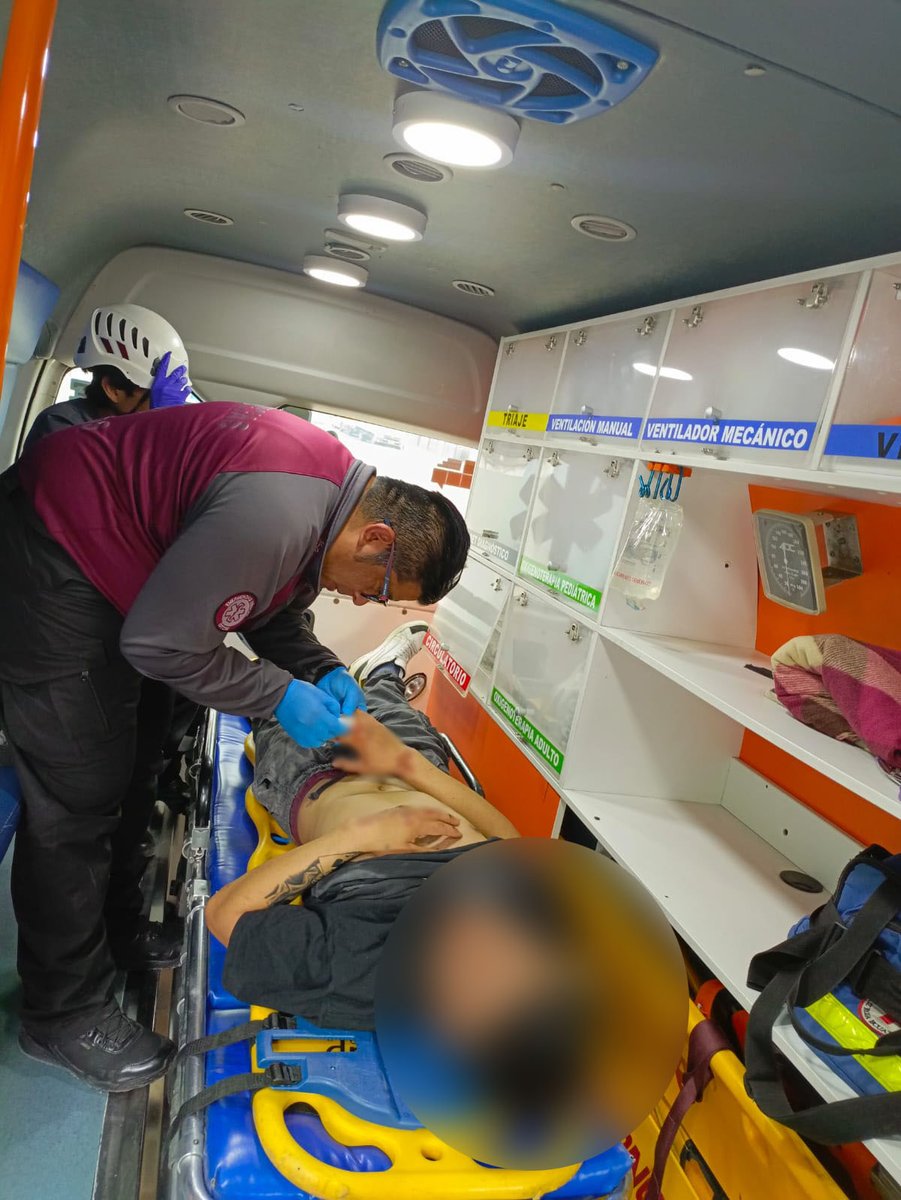 istcre's tweet photo. #ReporteDeAtenciónISTCRE 🚑

Atendimos a un motociclista involucrado en un accidente de tránsito. 

#ISTCRE #ECU911 #AtenciónPrehospitalaria https://t.co/vDR8CCPZlH