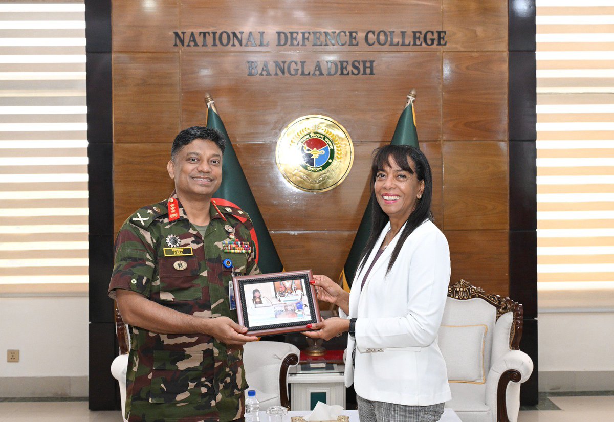 UNinBangladesh's tweet photo. Speaking at the National Defence College, UN RC Carol Flore-Smereczniak @CarolFloreUN  spotlighted Bangladesh’s 🇧🇩 role in peacekeeping, sustainable development and multilateral diplomacy, with one clear message: human security means protecting survival, livelihoods and dignity. https://t.co/41lWgUxh6y