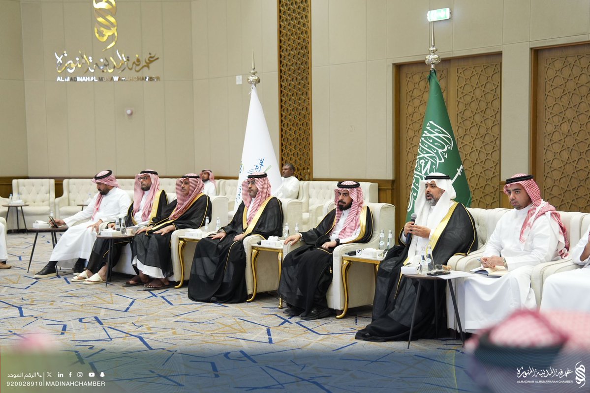 madinahchamber's tweet photo. بحضور سعادة وكيل وزارة السياحة للتراخيص والتصنيف أ. إبراهيم العليان، وسعادة وكيل وزارة الحج والعمرة لشؤون العمرة م. عبدالمحسن السالم، وسعادة الوكيل المساعد  د. عبدالرحمن شمس نظّمت #غرفة_المدينة_المنورة ورشة عمل لتطوير خدمات الضيافة والإعاشة، ناقشت سبل الارتقاء بجودة الخدمات، وتعزيز التكامل بين الجهات المعنية، بما يدعم تطوير القطاع وتحسين تجربة الزائر.