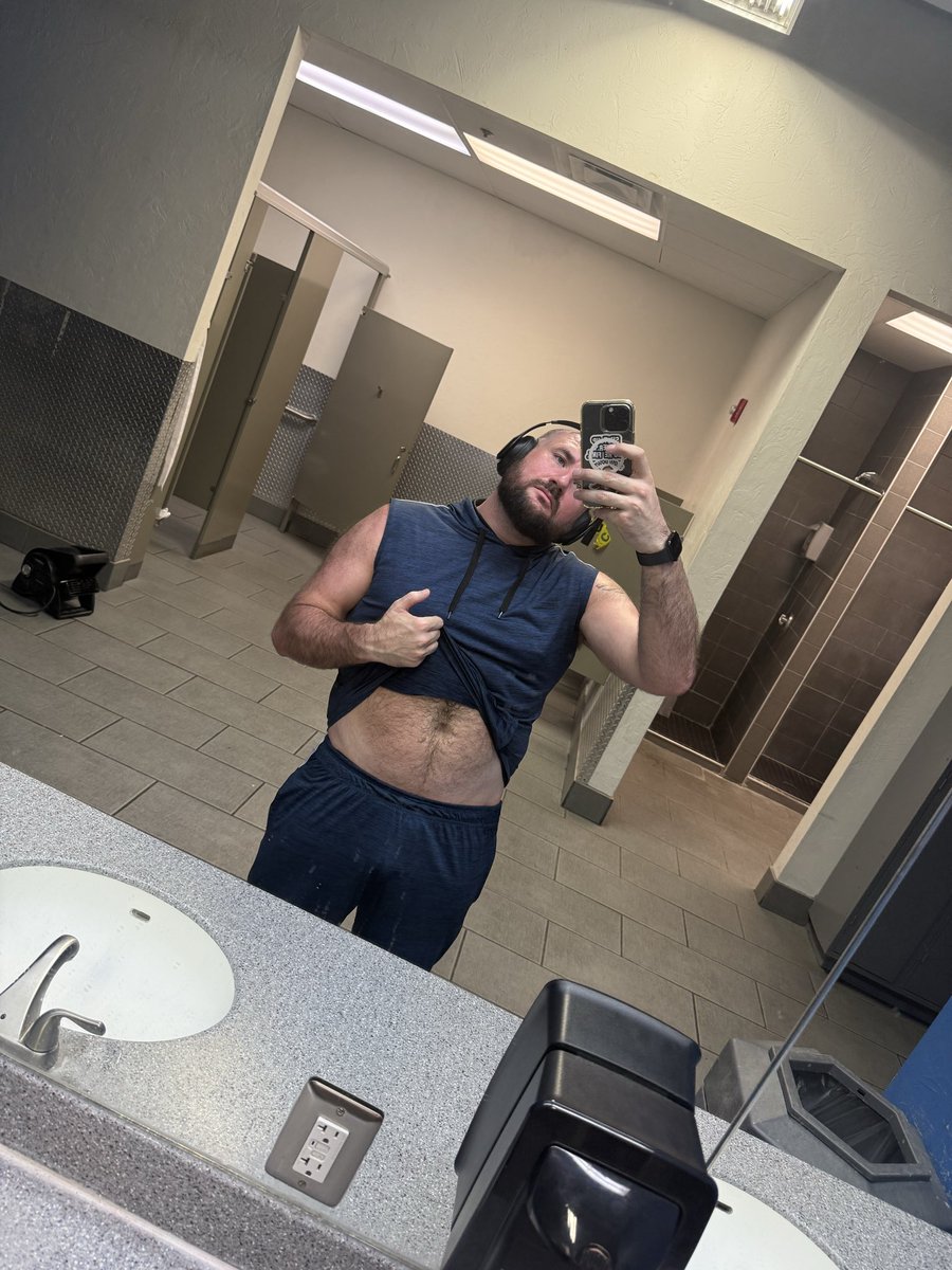 doodledaddy32's tweet photo. Just your typical after workout pic #lockerroom https://t.co/N0LJjcjdsN