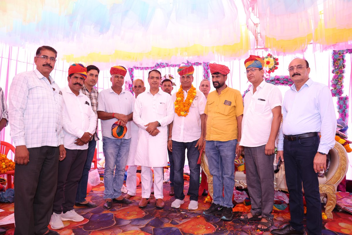 ChetanDudiINC's tweet photo. #डीडवाना ललासरी में श्री जीवन राम बुरड़क जी के सेवानिवृत्त समारोह में शामिल हुआ, शुभकामनाएं दी। https://t.co/cTySEkY94T