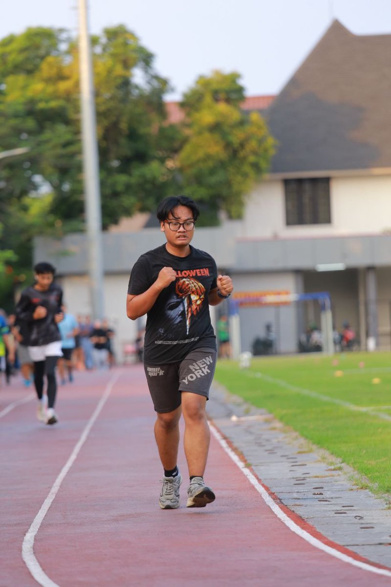 scrollaja's tweet photo. Jujur capek 😁😁 https://t.co/MwmC9D3Fuf
