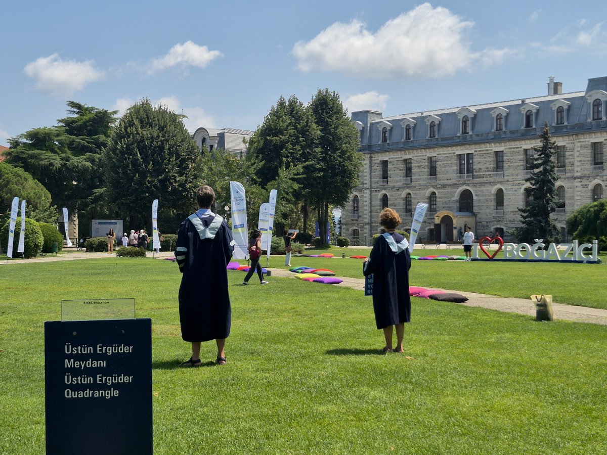 yunusunbabasi's tweet photo. 3 Ağustos 2026 Boğaziçi Üniversitesi Akademisyenleri Nöbeti no. 1364. Direnişin 6. yılı/2038. günü @UniBogazici #KabulEtmiyoruzVazgeçmiyoruz
August 3, 2026 Bogazici University Faculty Vigil #1364/6th year/2038th day of the resistance @unibogazici_en #WeDoNotAcceptWeDoNotGiveUp https://t.co/GGVpVmOjXm