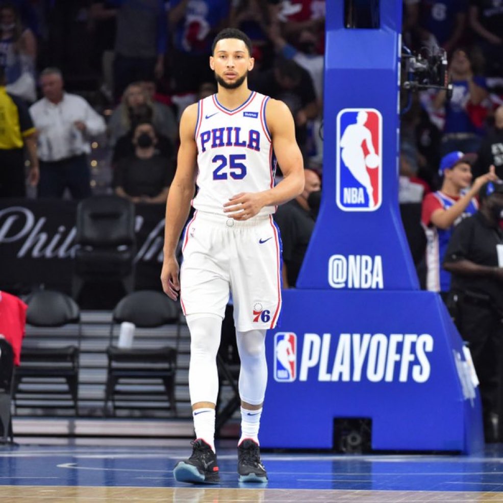 Sleeper_Hoops's tweet photo. REUNION 👀😳⁉️

The Philadelphia 76ers are considering using their last roster spot to sign Ben Simmons to a one-year, minimum-salary contract, per @Jimenez7Diego https://t.co/zppPPuSruW