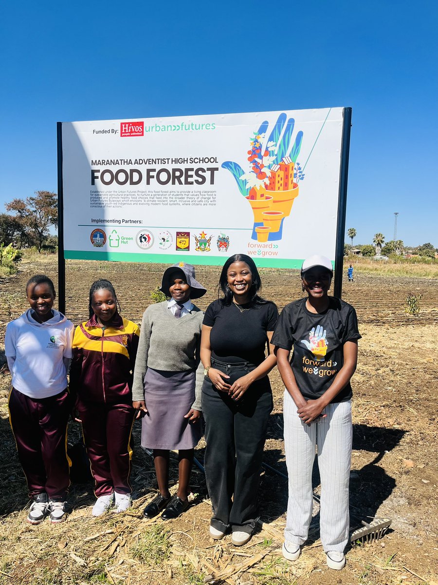 hut_green's tweet photo. From tree identification to nutrition research. Maranatha High School’s Environmental Club is learning how indigenous trees can support biodiversity, healthy diets and sustainable food forests. 🌱
#Forwardwegrow #UrbanFutures #Sustainability https://t.co/YaGZf6EvRV