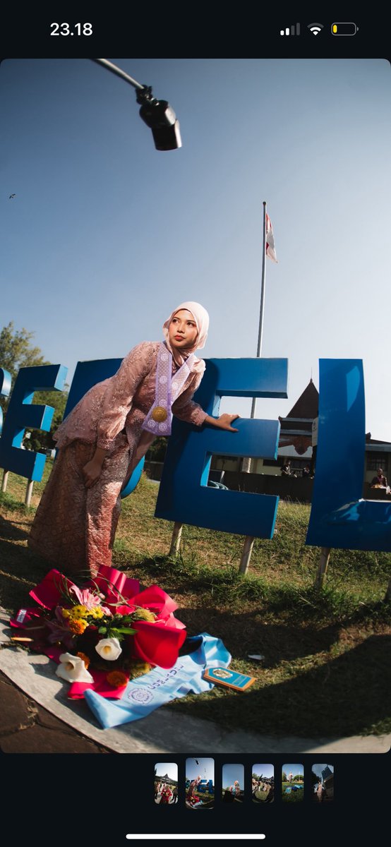 aracisoyo's tweet photo. Mba ini malah bikin viral vendornya ke arah yg positif🤣
Orang-orang jadi lihat ig si vendor dan justru terkagum sama hasil-hasilnya wkwk

Itulah gunanya punya portofolio yg bagus, kalaupun ada client yg viralin karena ga suka, turns out jadi h

Aliass cakep-cakep banget hasilnyaa?!!😍