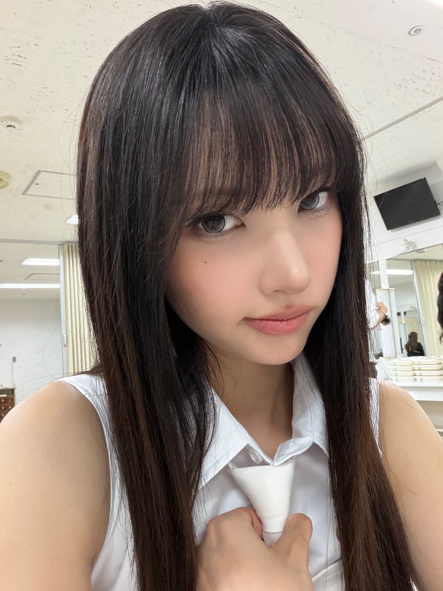 yunahslauv's tweet photo. yunah just sent more selcas on dms oh my god she is feeding us so well https://t.co/b0M3RiZZ7G