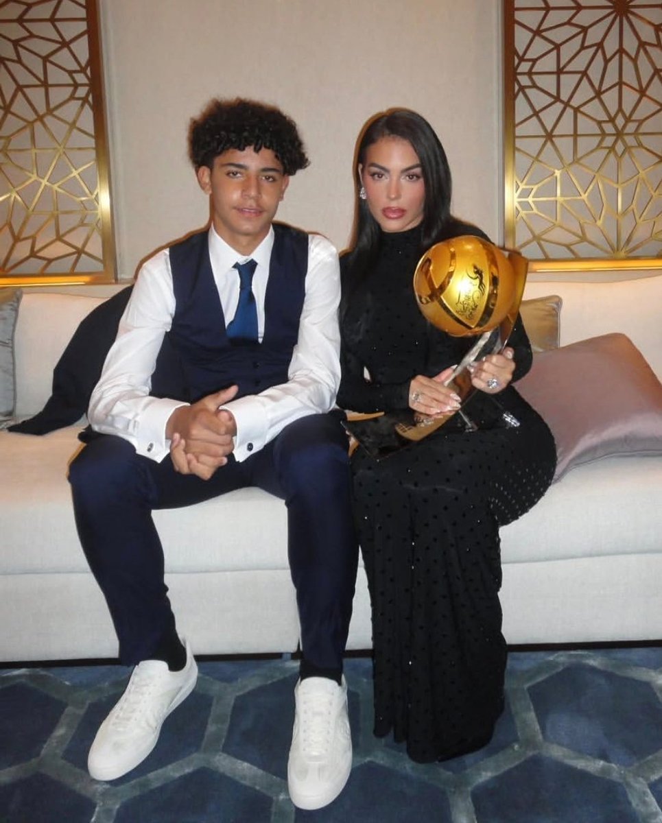 TeamCRonaldo's tweet photo. 📸 Georgina and Cristiano Jr https://t.co/kzS7UTkirG