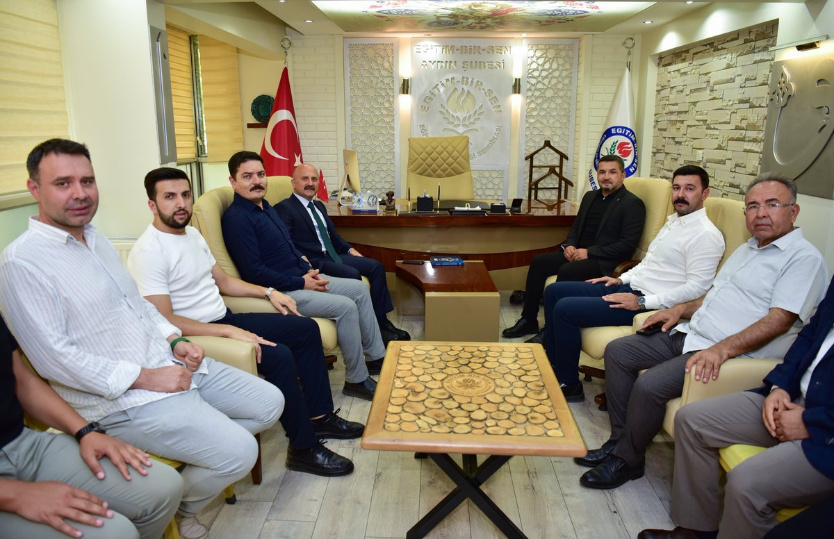 ebsaydin1's tweet photo. Valimiz Sn @DrOsmanVarol sendikamızı ziyaret etti. 

Ziyaretleriyle bizleri onurlandıran Sn Valimize teşekkür ediyor; kamu çalışanlarının sorunlarının çözümü, sosyal diyalog ve iş birliğinin güçlenmesine katkı sağlayacak bu buluşmanın hayırlara vesile olmasını temenni ediyoruz. https://t.co/GxO6iYxhry
