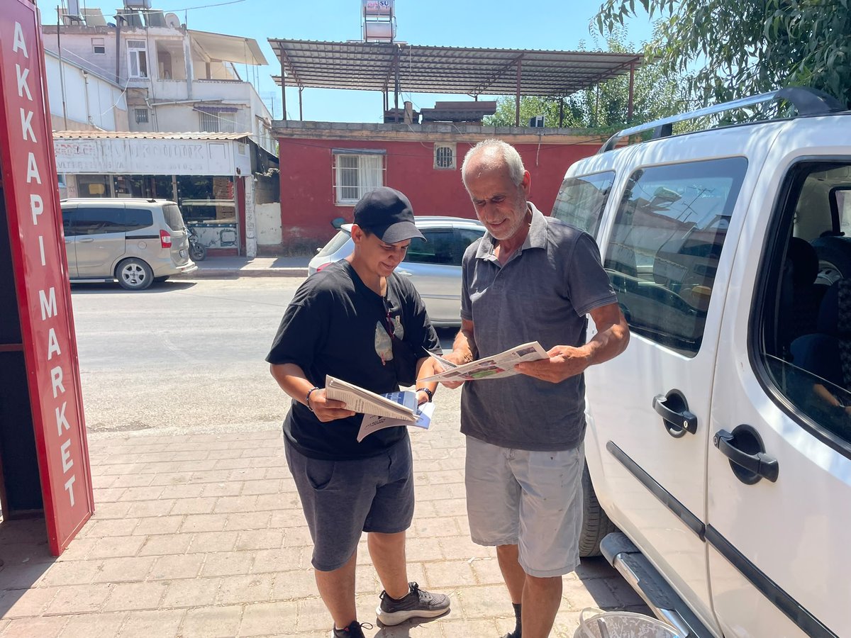 AdanaToplumsal's tweet photo. Akkapı Mahallesi'nde gazetemizin "Sermayeyi Yok Et, Savaşlar Dursun" manşetiyle çıkan temmuz-ağustos sayısı halkla buluştu. https://t.co/8GkiRphTr3