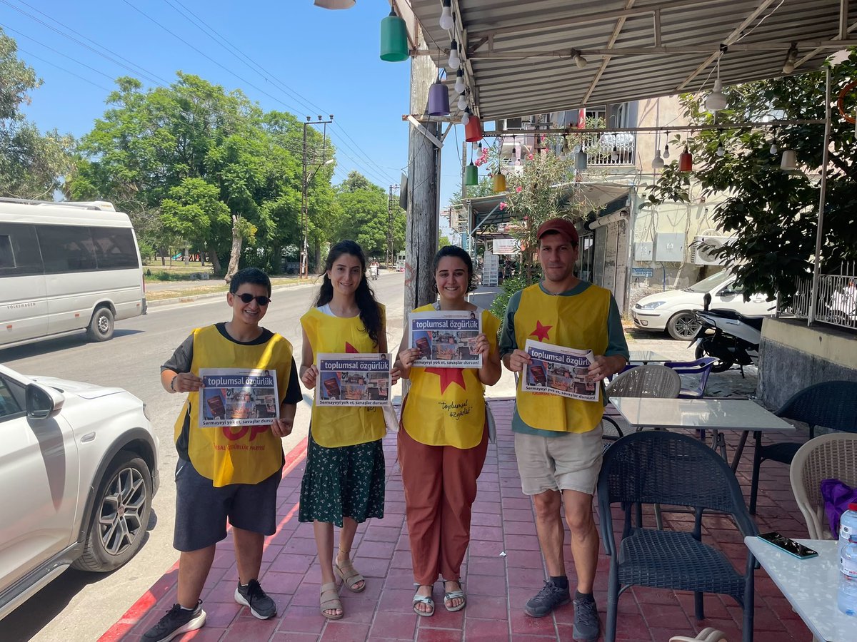 AdanaToplumsal's tweet photo. Akkapı Mahallesi'nde gazetemizin "Sermayeyi Yok Et, Savaşlar Dursun" manşetiyle çıkan temmuz-ağustos sayısı halkla buluştu. https://t.co/8GkiRphTr3