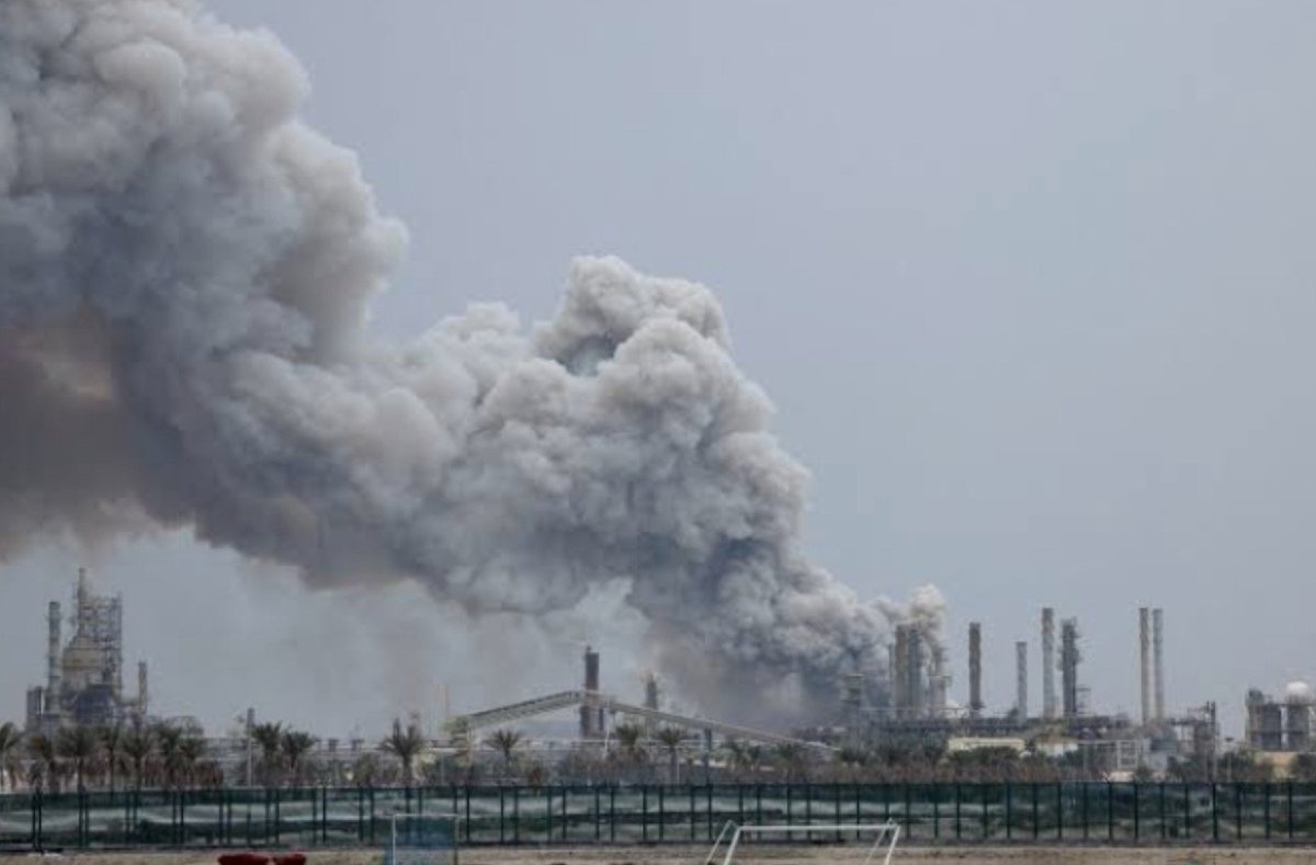 AmericaAirSpoof's tweet photo. 🚨 BREAKING:

Reports are emerging of a major incident involving an oil refinery in Tehran.

If confirmed, this could have significant implications for regional security and global energy markets. 

More updates as they become available. https://t.co/nKalTynEom