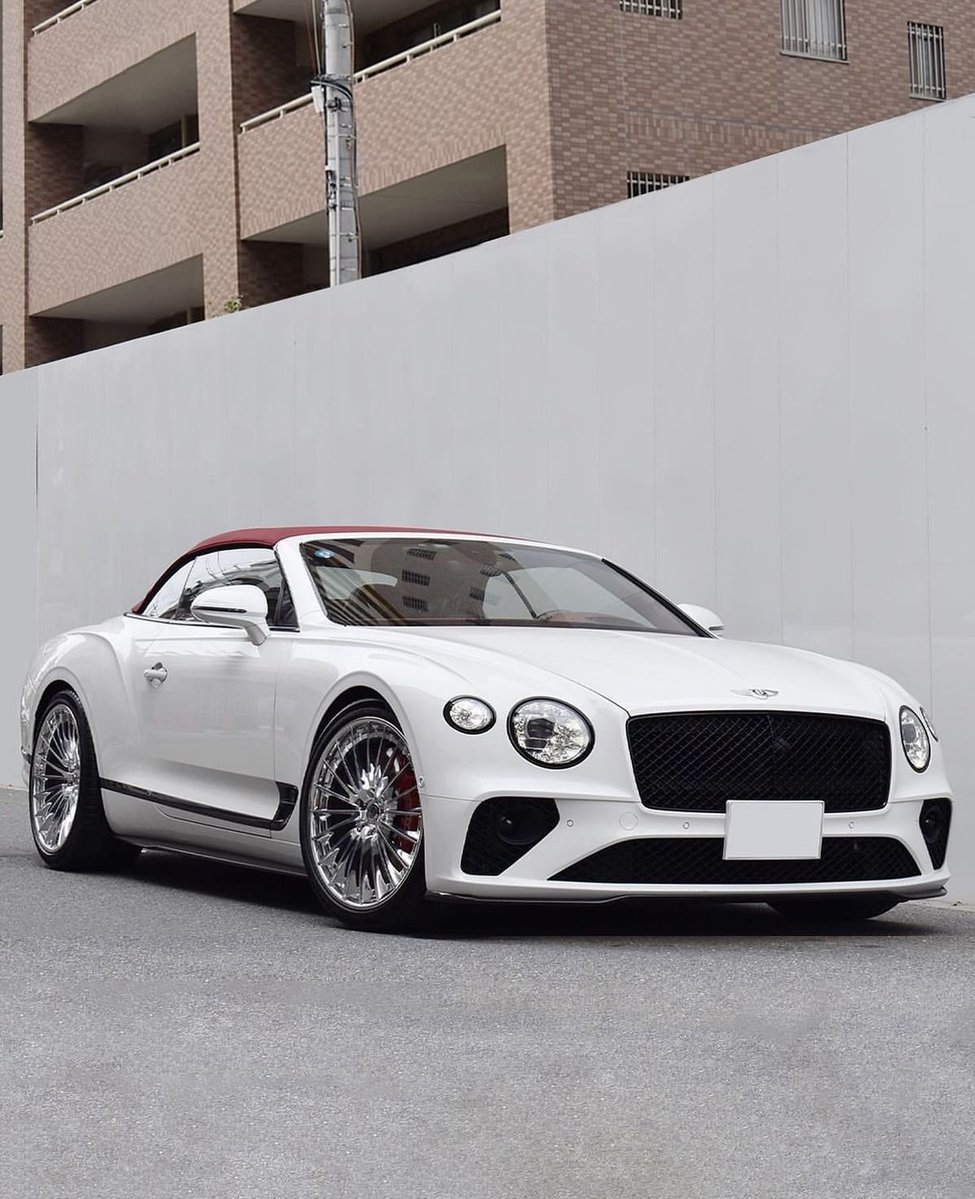 regensimamora's tweet photo. Elegant lines, massive grille, and a powerful heartbeat waiting to conquer the highway. 🏎️💨 https://t.co/GFdAaSftUo