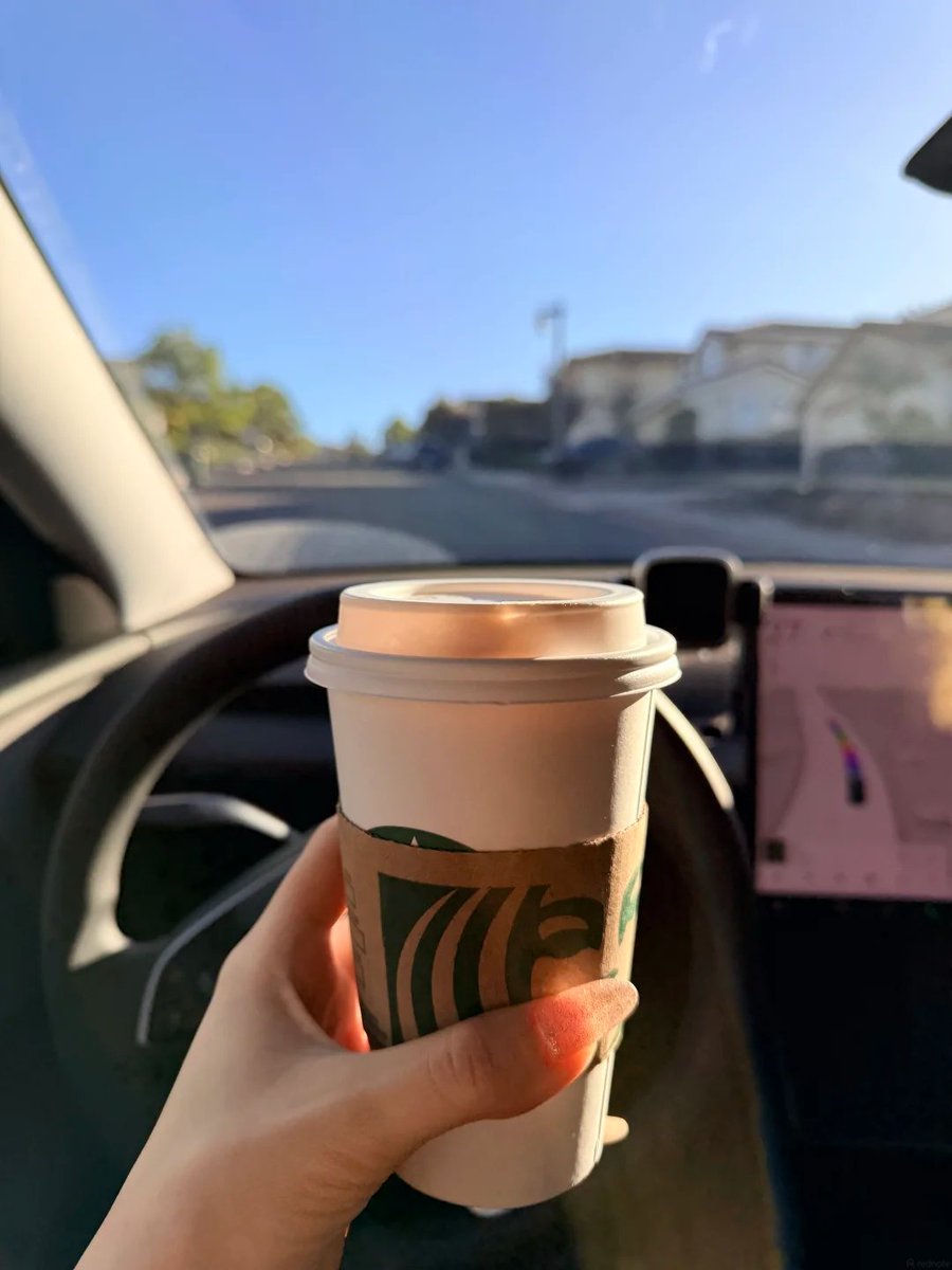 GlamorousHippie's tweet photo. Clear skies, warm coffee, good vibes. ❤️🍃 https://t.co/6TrGH58p1g
