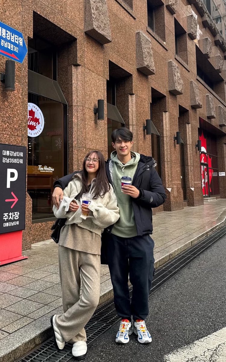 sunnflowergirl's tweet photo. เจมส์มาร์กับน้องพายยยย💗 ชีวิตหลังฝนของน้องพายที่ได้เลิกกับพี่ปั้น เจอหนุ่ม green flag ที่จริงใจ ไม่เคยมีแฟนมาก่อน อบอุ่นและคลั่งรัก สนับสนุนทุกการติ่งของแฟน น่ารักที่สุดในโลกกกก เหมาะสมสุดๆ https://t.co/kp19zBsFzD