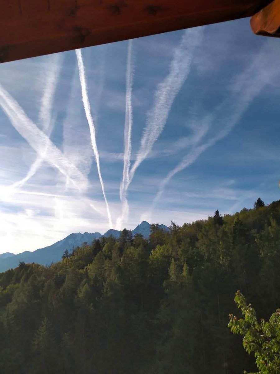 sandra35124994's tweet photo. La cartina di colore rosso fuoco e per spaventare i soliti creduloni??? siete dei poveri illusi se crediamo alla falsa del cambiamento climatico tutta opera della geoingegneria  HAARP #vitaindiretta https://t.co/No0w50BF20
