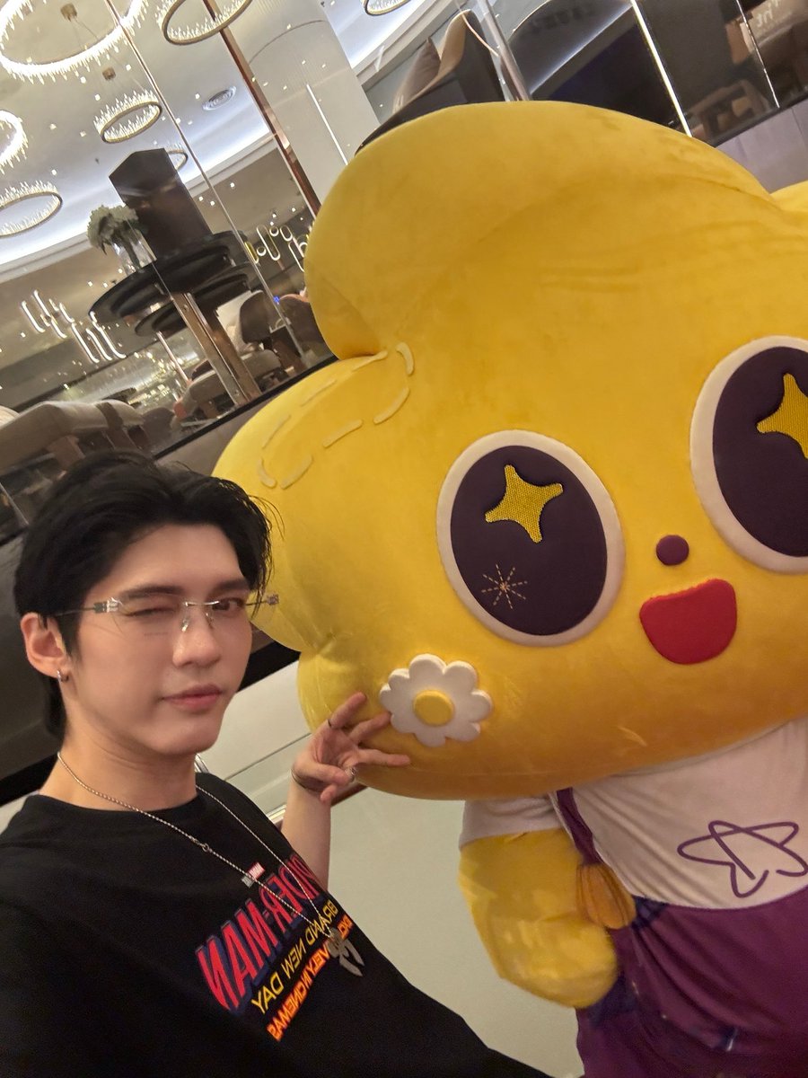 tnbau1's tweet photo. วันนี้ขอบคุณทุกคนมากๆนะค้าบ ขอบคุณทาง SF ด้วยย หนังสนุกมากกก ดีใจที่ได้มาดูกับทุกคนนะ หวังว่าจะได้มาดูหนังด้วยกันอีกนะครับ ขอให้ทุกคนมีความสุขมากๆๆๆๆๆเลย เติมความสุขเยอะๆ เดินทางกลับบ้านปลอดภัย ไว้เจอกันนะครับ ขอบคุณทีมหน้าจอด้วยย เลิฟยูวววว

SPIDERMAN WITH NN AC TL 
#SFxAouCeri https://t.co/vW2uwpxz21