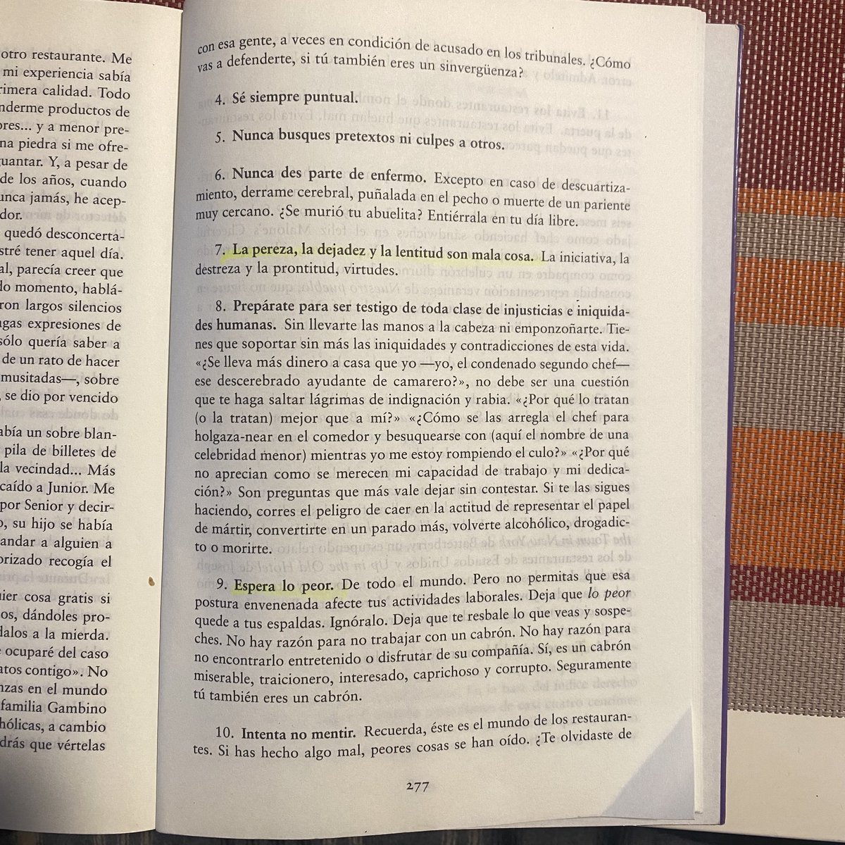 LpOffRecord's tweet photo. @AdrianSussudio Lo acabo de terminar, Nunca un libro olió a sudor y cocaina como este https://t.co/FI7eQ9p4Jz