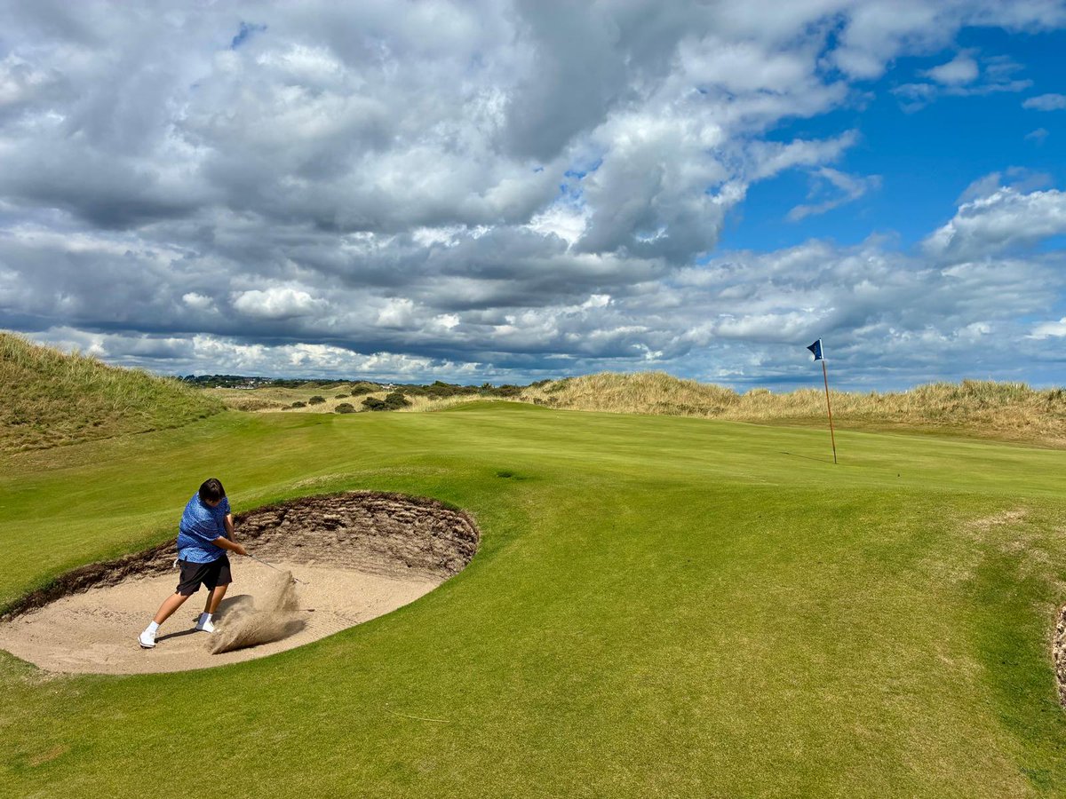 FairwaysFundays's tweet photo. Week 2 of the @chasingscratch0 Tour is in full swing⛳

The group were on the links at the prestigious @PGC1894 today!

Take a look at some of the best action shots, along with a few close attempts for the €10,000 Hole-in-One Challenge on the iconic 15th. https://t.co/eTuHWQp7vL