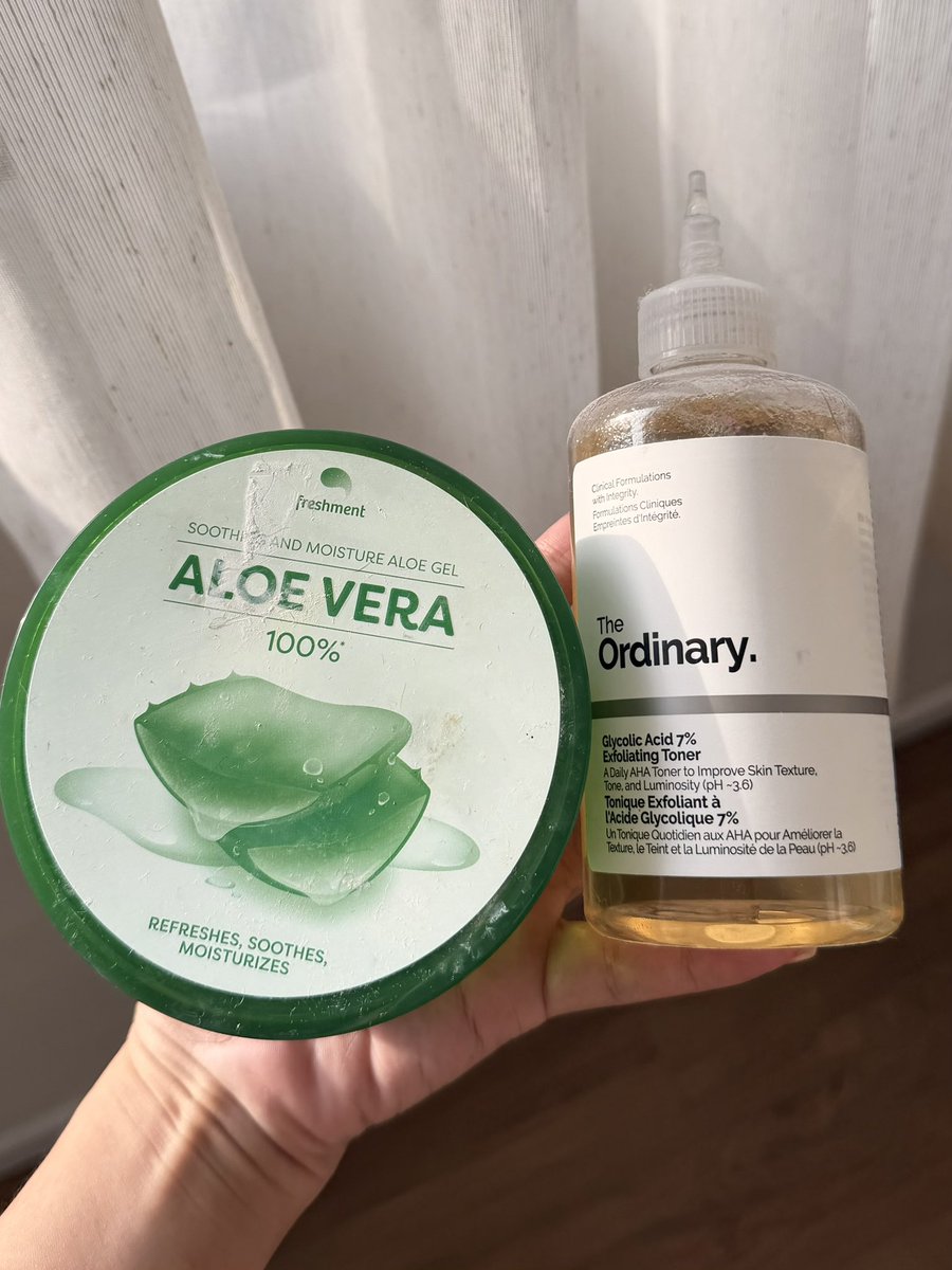 chams_girl's tweet photo. เราใช้สองตัวนี้ๆ 
-Toner ordinary https://t.co/juu03Zlw7V 
-เจลว่านหาง https://t.co/auoyS2Qz25 https://t.co/ZvP7i3tZdJ