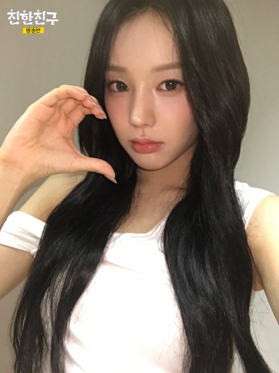 mbcbf_bf's tweet photo. 🏫친친방🏫

#친한친구방송반
#유사랑 #최정은 #이즈나 #izna @izna_offcl

어른이란 몰까••••
밤 10시에 쉴새없이 쫑알쫑알 얘기하는 쩡이디랑 랑디 지켜보는 거????🥰🥰🥰
초대석 잘해낸 어른디제이들 쩡❤️랑❤️해 https://t.co/SMRtxt3Tk7