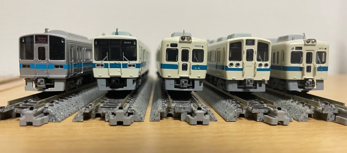 metropolitanTYO's tweet photo. 仕事帰りに寄った書店で昭和〜平成の小田急を特集した書籍が並んでいたので衝動買い。

実用性は複々線が完成した現代だけど、平成一桁生まれとしては小田急というとアイボリー通勤車が主体で各停と地下鉄直通準急にステンレスの1000形、路線バスは5E・7Eの頃が一番良かったな。 https://t.co/0vUBcxMnmY
