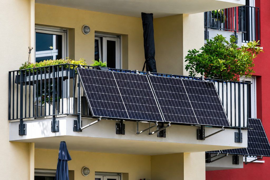 gadgetreview's tweet photo. Plug-In Solar Panels Are Starting to Pop Up in American Backyards https://t.co/EPdFm10qFp https://t.co/SxhrjMnv28