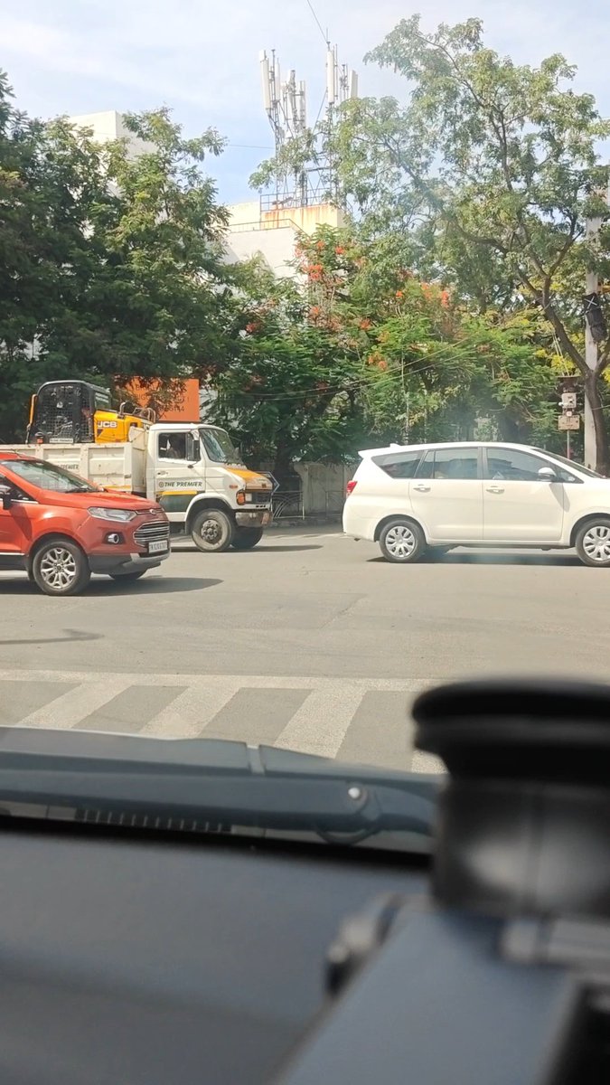 venky1973's tweet photo. @ChennaiTraffic @cctpolice wrong side driving
RA Puram First Main road Signal https://t.co/0yFrT4waCB