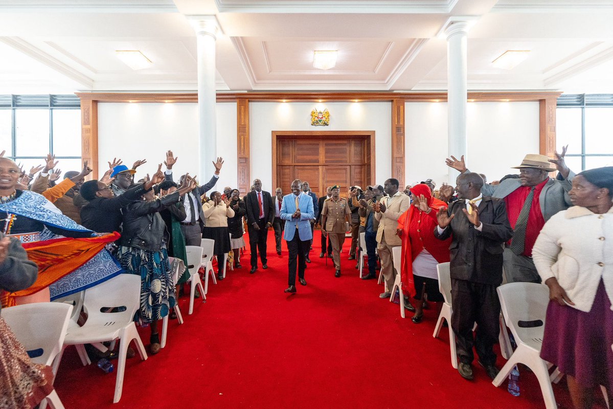 itskipronoh's tweet photo. Dr. William Ruto breaks the record as he becomes the first President to host village elders at State House Nairobi.

Today, over 10,000 village elders from 47 countries step into State House for their first time.

Indeed, this is a government for everyone. https://t.co/uScbuFHqCK
