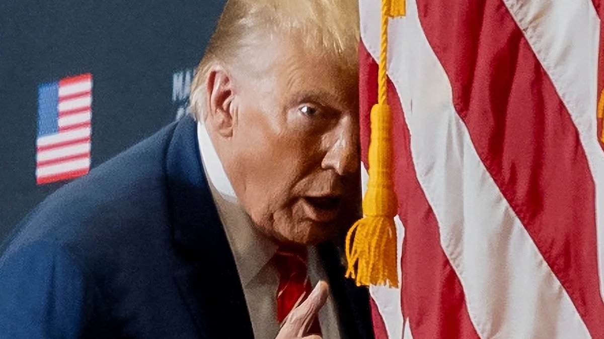 24_70xu's tweet photo. 🚨 The U.S. is losing this war badly —

A few sources reveal that Trump is begging Iran to open the Strait of Hormuz.

But Iran rejects it every time.

Trump even went to the extent of offering almost everything.

But Iran rejected that as well.

Now Trump has no option left except to accept all of Iran's demands or fight a long, unending war.