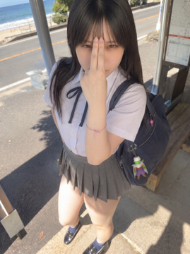jwpyfhb's tweet photo. JKの生足好きな人いるのかな？ｗ https://t.co/0fVZZojMa9