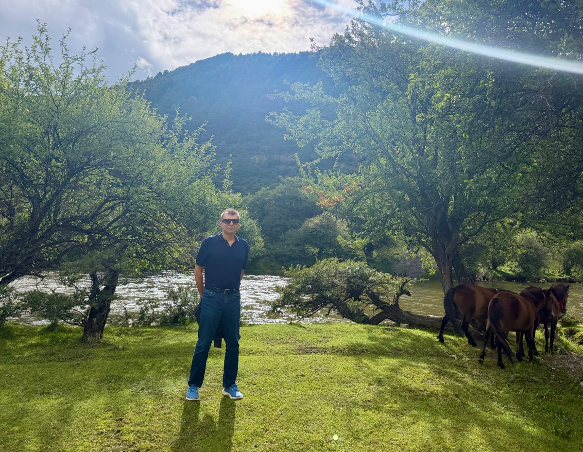 pablo_artal's tweet photo. Returning home from another stimulating trip to China.
Travel is more than moving between places, it is an opportunity to broaden perspectives. 
Science advances through curiosity, collaboration, and the exchange of ideas across cultures.
And some time to relax in nature... https://t.co/uZmG7bdVnY