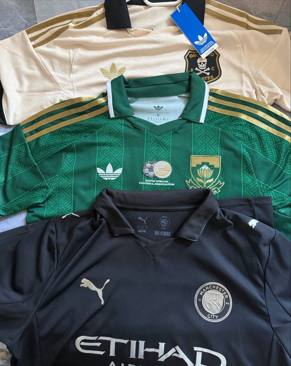 anomalousm10's tweet photo. kit collection?🙂‍↕️ need like 5 more kits this season😭🙏🏽 https://t.co/FCULT759zE
