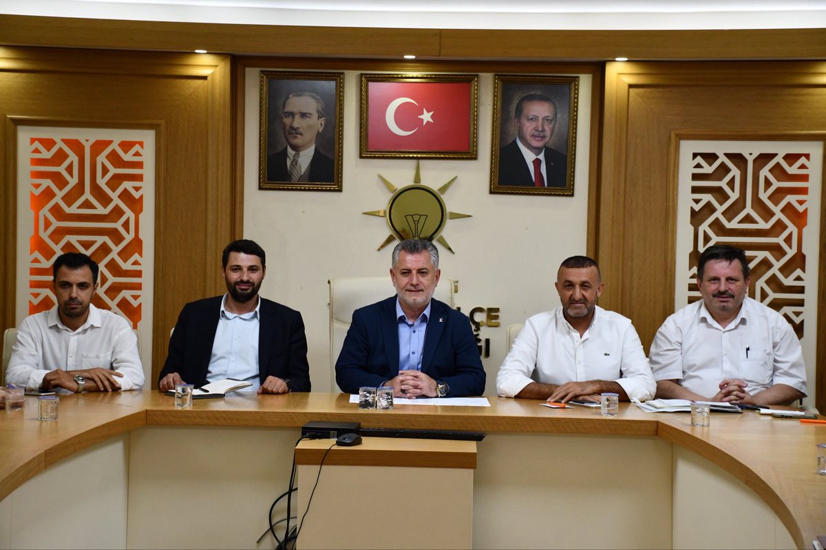 Akpartiyildirim's tweet photo. İlçe başkanımız İrfan Akkaya başkanlığında, İl Koordinatörümüz Harun Çelik ve ilçe yöneticilerimizin katılımlarıyla haftalık olağan yönetim kurulu toplantımızı gerçekleştirdik.

🗣️Gündemimizi değerlendirdik,planladık ve hedeflerimize odaklandık.
🤝🏼Ortak vizyonla ilerliyor, kararlılıkla uyguluyoruz.
⚡️Yıldırım için her alanda daha etkin ve verimli çalışma karar�� almaya devam ediyoruz.

Hayırlara vesile olsun.