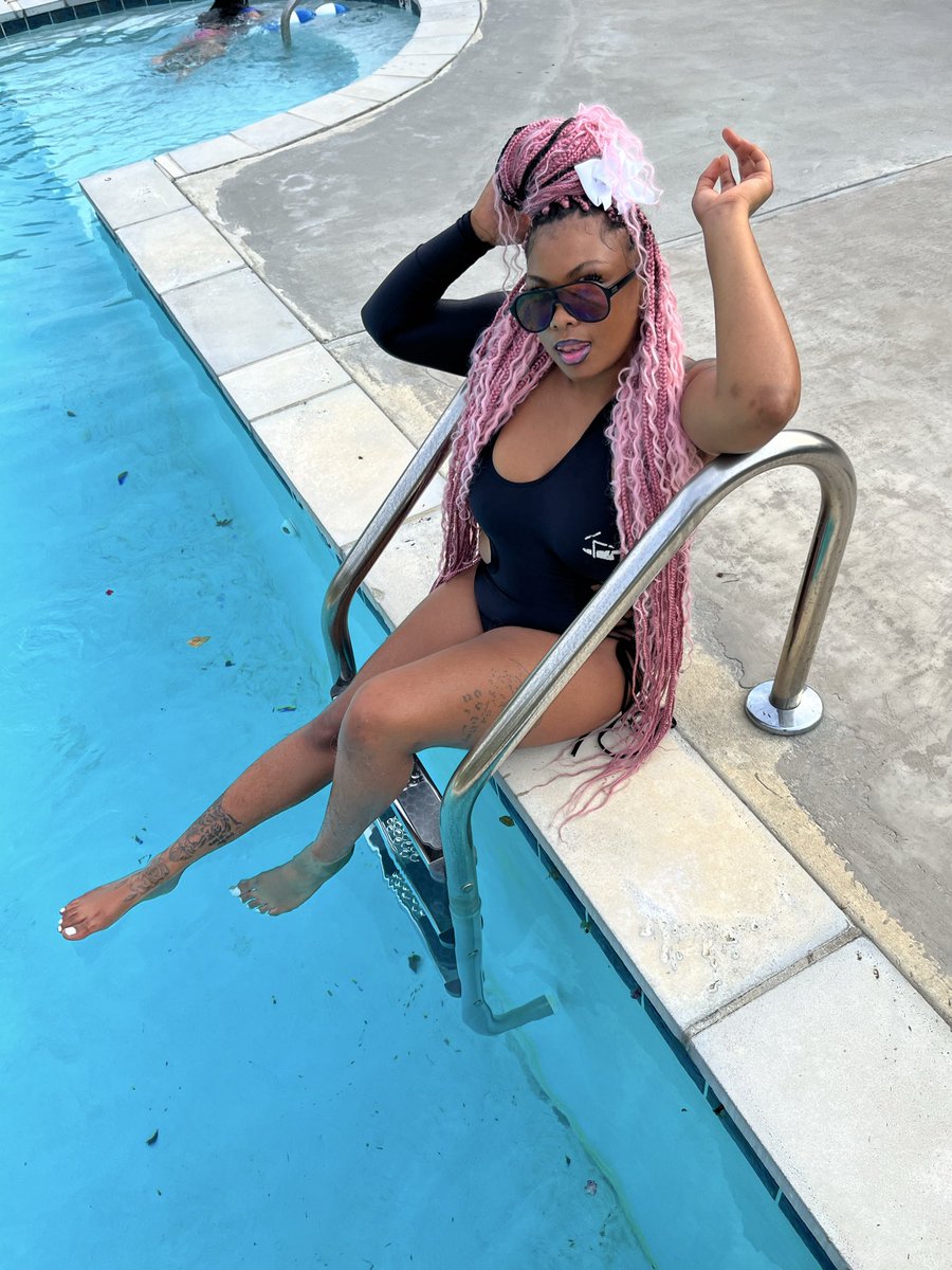 JhonniDior's tweet photo. Serving Soft Glam With A Touch Of Luxury 🤍 https://t.co/s1wNaA8us5