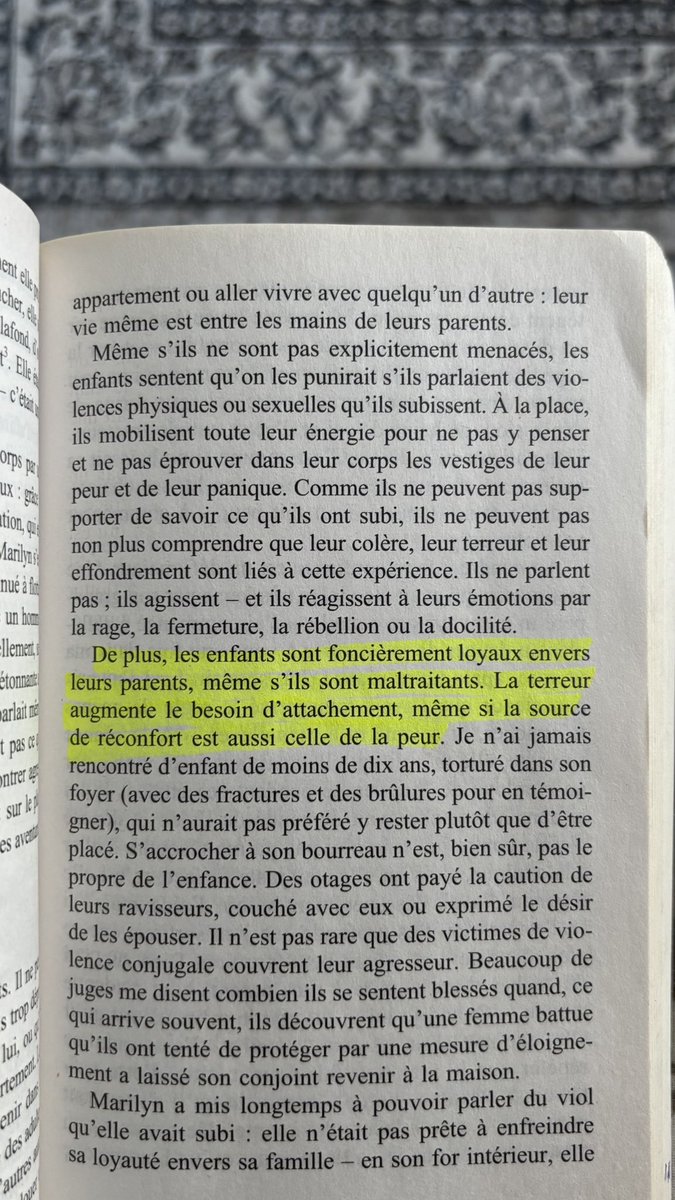 feeducalvair's tweet photo. Je viens de finir ce livre d’utilité public, il montre que les trauma ne restent pas seulement dans nos souvenirs. Ils continuent à façonner notre manière de ressentir, de penser et de vivre
Prenez soin de vous <3 https://t.co/8zVk0cH2eF