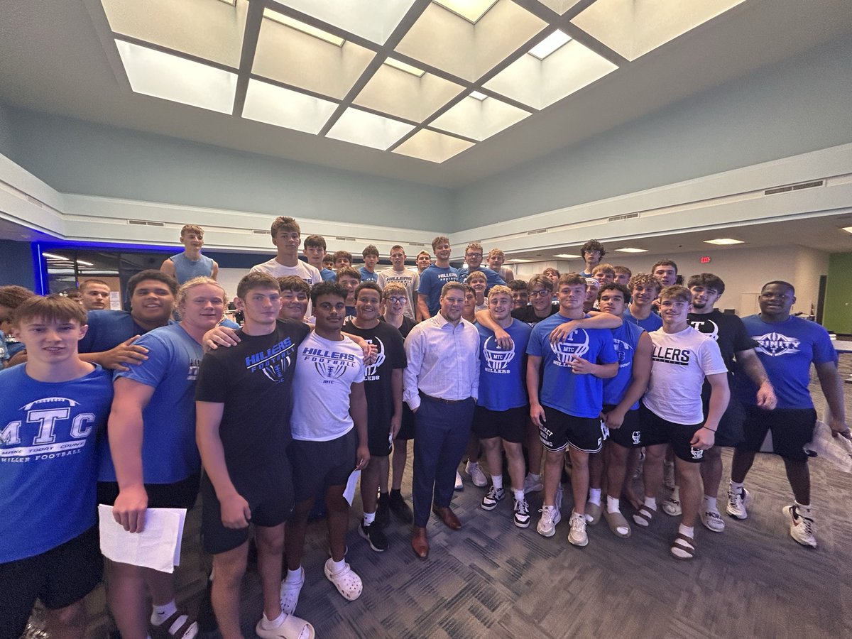 DKnause5's tweet photo. A  Big Thank You to Alum Jacob Dobich who bought the players Frost Fairy during today's fundraiser launch!! We appreciate our community support.  Thank you Jacob!  Once a Hiller always a Hiller!!#MTC https://t.co/V1nQITSH7K
