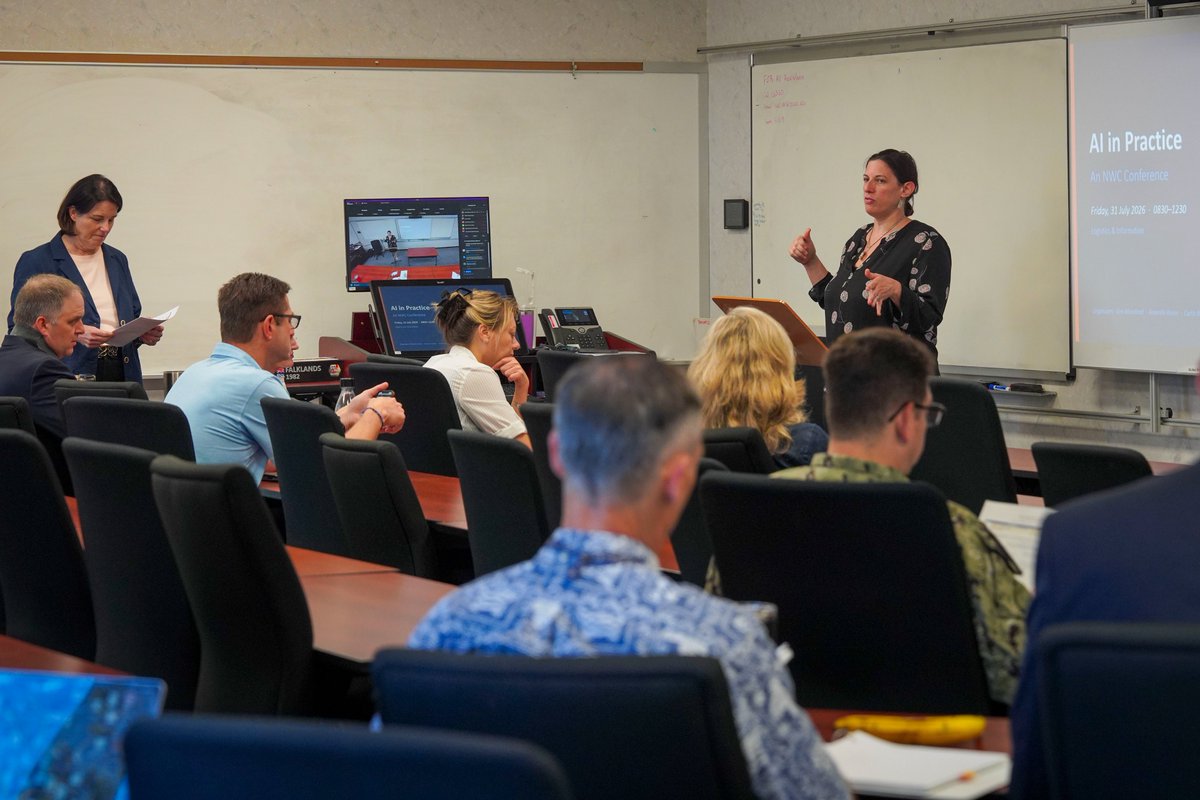 NavalWarCollege's tweet photo. The U.S. Naval War College held a series of lectures and workshops on artificial intelligence for incoming students and for faculty members, July 30 and 31, 2026.

Full article:
https://t.co/yd0CbEBPHW https://t.co/Riqa4EXyti