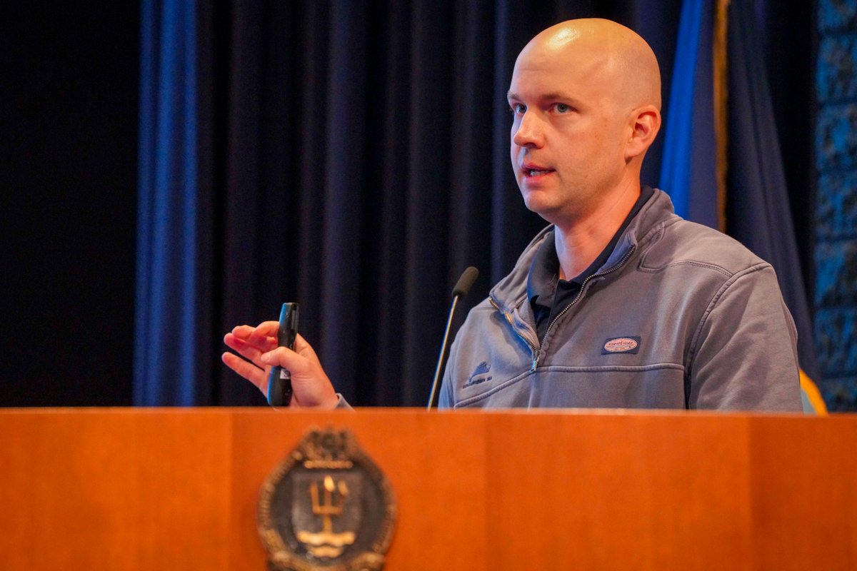 NavalWarCollege's tweet photo. The U.S. Naval War College held a series of lectures and workshops on artificial intelligence for incoming students and for faculty members, July 30 and 31, 2026.

Full article:
https://t.co/yd0CbEBPHW https://t.co/Riqa4EXyti