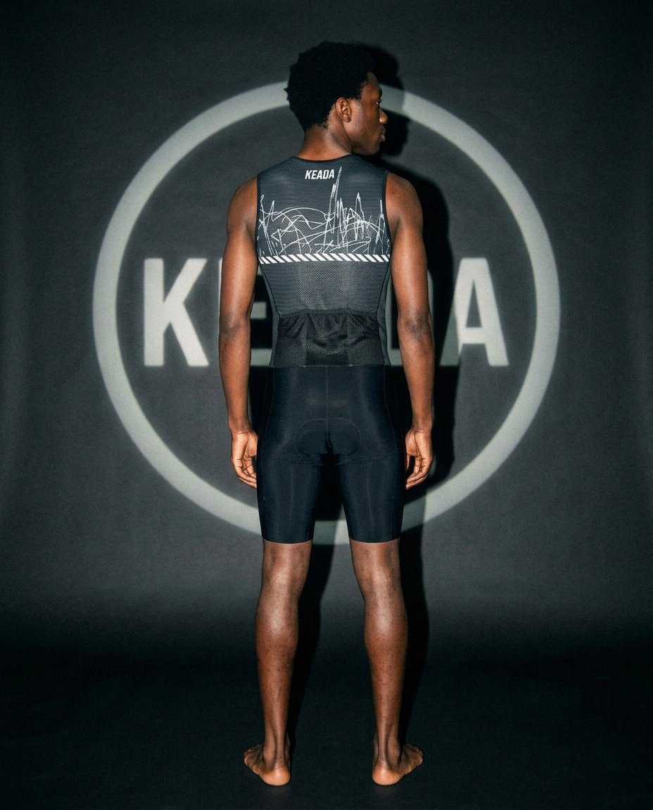 Keadasports's tweet photo. The Signal One Men's Sleeveless Trisuit: one kit for swim, bike and run. Full-length zip for fast transitions, sleeveless fit, a chamois pad sized for the bike leg. Shop it via the link in bio.

#SignalOne #KeadaSports #Triathlon https://t.co/UuvlhUjGrr