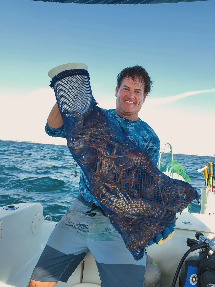 johncmurrowlaw's tweet photo. You can’t get fresher than this! 🦞 Spent the weekend lobstering with friends and family. https://t.co/XuGPn9hFOp