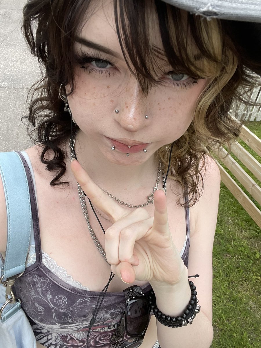 ShionUpdates's tweet photo. ‼️NOT A SHION UPDATE (soz)

#owtwtsd the only personal thing i’ll ever post here is THIS, my FACE. 

If you’re only here for Shion Updates, do not worry my friend 🫡 they’ll be back in full force https://t.co/L2MhW5VPl9